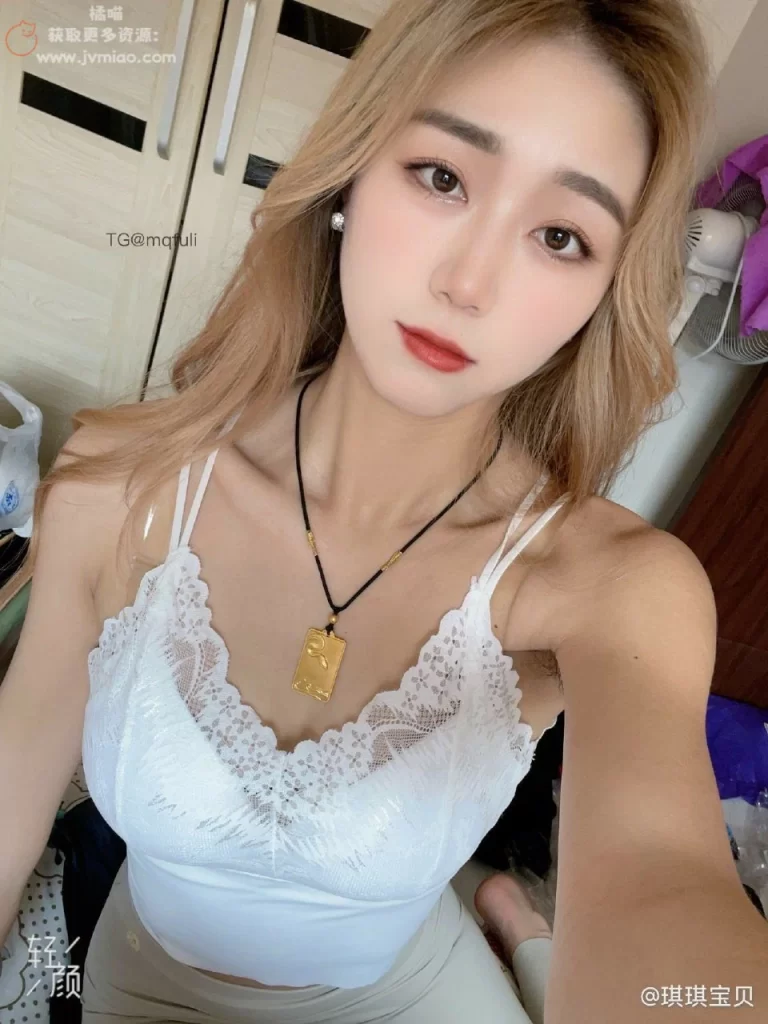 从光影到情绪：解码琪琪宝贝24-25年5月写真集的视觉叙事-视听日记VIP