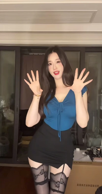 轩子巨2兔微密圈定制写真解析：从视觉美学到粉丝经济现象-视听日记VIP