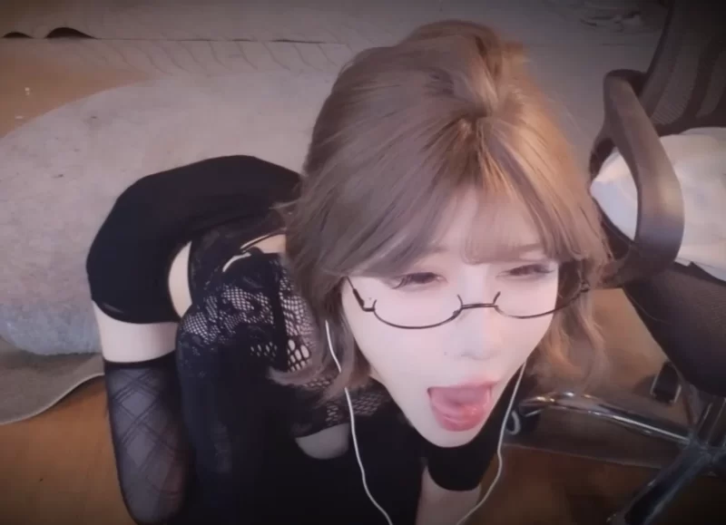 斗鱼张爱玲qvq新作《私密搜查官潜入》揭秘：暗夜行动中的致命诱惑与惊险博弈-视听日记VIP